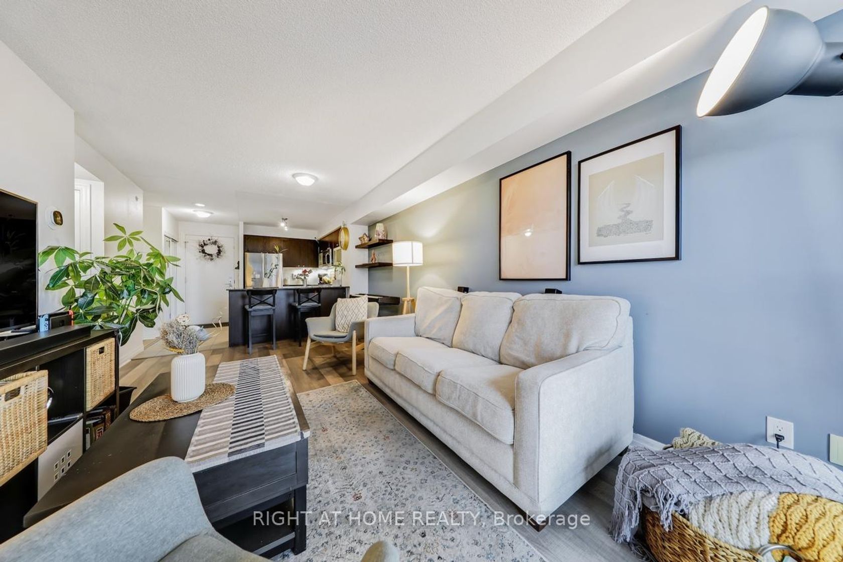 1408 - 275 Yorkland Road, Henry Farm, Toronto by Loree Meneguzzi Real Estate 1408 - 275 Yorkland Road, Henry Farm, Toronto
