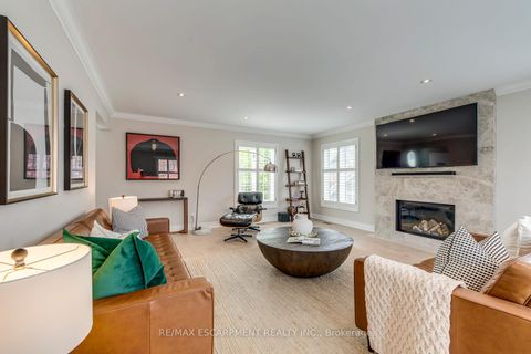 Photo 5 at 48 Forsythe Street, CO Central, Oakville