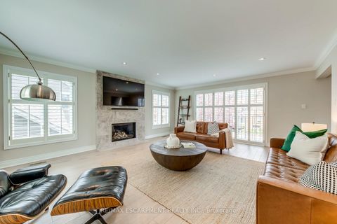 Photo 7 at 48 Forsythe Street, CO Central, Oakville