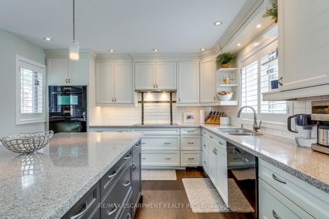 Photo 10 at 48 Forsythe Street, CO Central, Oakville