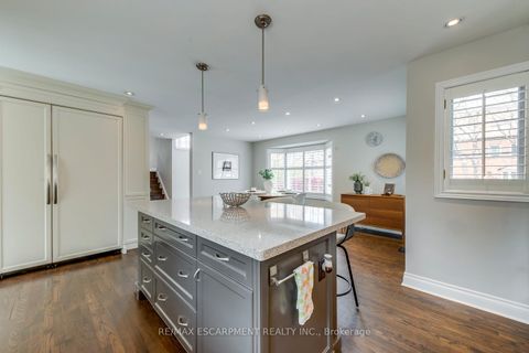 Photo 12 at 48 Forsythe Street, CO Central, Oakville