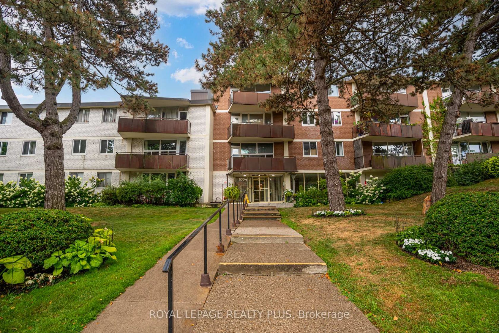409 - 100 Coe Hill Drive, Swansea, Toronto 
