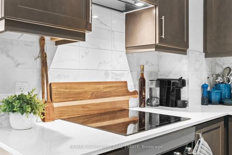 Photo 10 at 309 - 9075 Jane Street, Concord, Vaughan