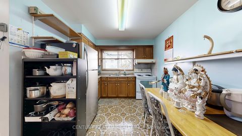 Photo 14 at 49 Noble Street, Roncesvalles, Toronto