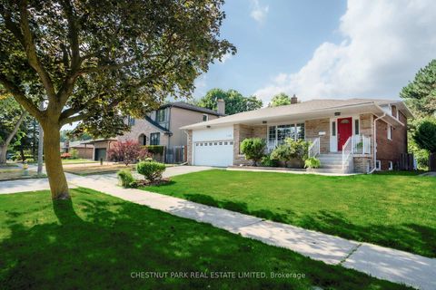 Photo 2 at 190 Cassandra Boulevard, Donalda, Toronto