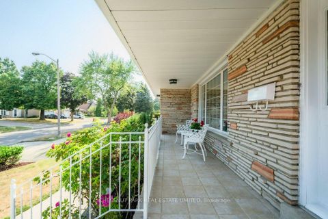 Photo 3 at 190 Cassandra Boulevard, Donalda, Toronto
