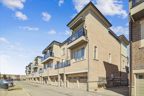 Photo 1 at 14 - 105 Kayla Crescent, Maple, Vaughan