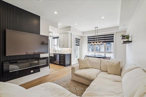 Photo 11 at 14 - 105 Kayla Crescent, Maple, Vaughan
