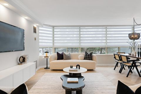 Photo 4 at 304 - 7 Townsgate Drive, Yorkhill, Vaughan