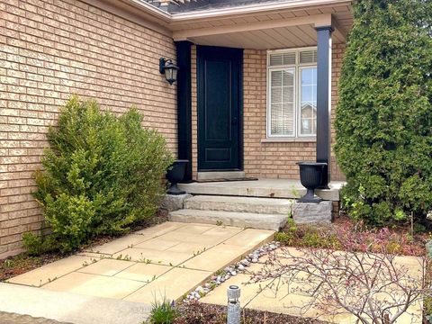 Photo 3 at 401 Cranston Park Avenue, Maple, Vaughan