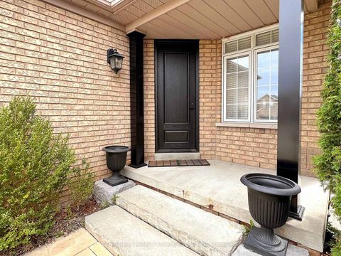 Photo 4 at 401 Cranston Park Avenue, Maple, Vaughan