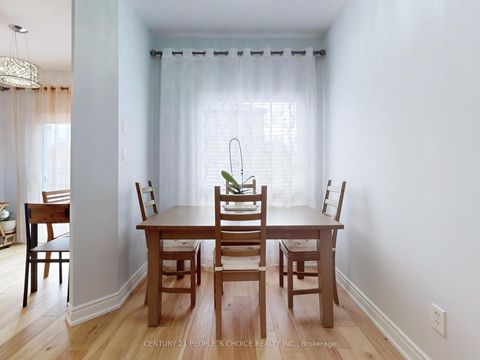 Photo 10 at 401 Cranston Park Avenue, Maple, Vaughan