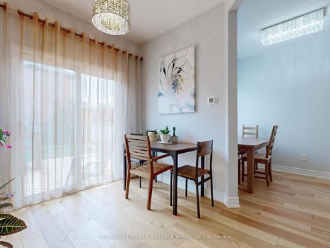 Photo 12 at 401 Cranston Park Avenue, Maple, Vaughan