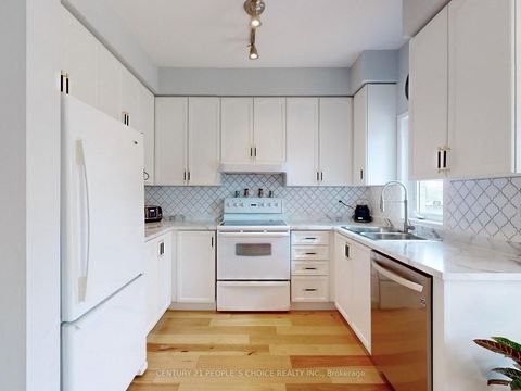 Photo 14 at 401 Cranston Park Avenue, Maple, Vaughan