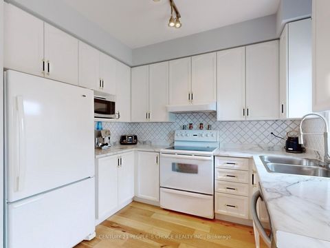 Photo 15 at 401 Cranston Park Avenue, Maple, Vaughan