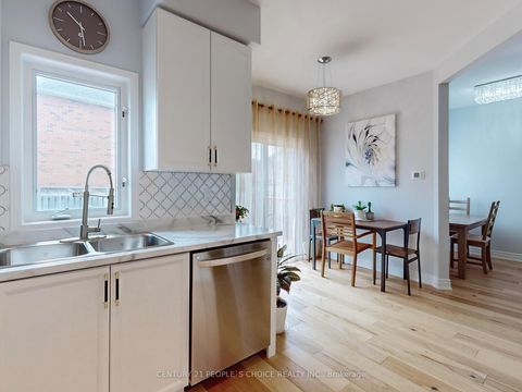 Photo 16 at 401 Cranston Park Avenue, Maple, Vaughan