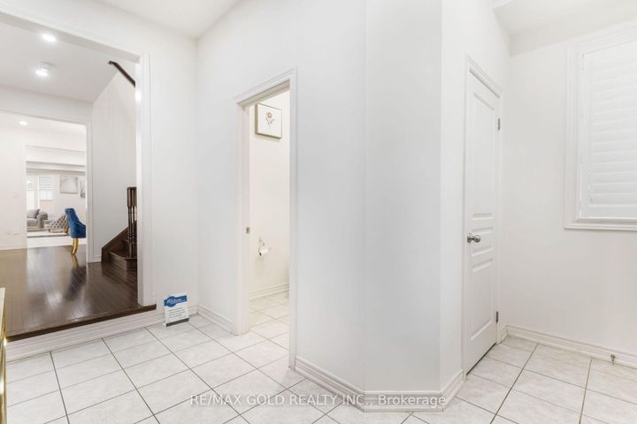 Photo 2 at 86 Humberstone Crescent, Northwest Brampton, Brampton