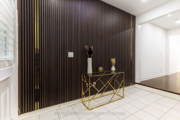 Photo 3 at 86 Humberstone Crescent, Northwest Brampton, Brampton