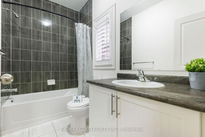 Photo 24 at 86 Humberstone Crescent, Northwest Brampton, Brampton