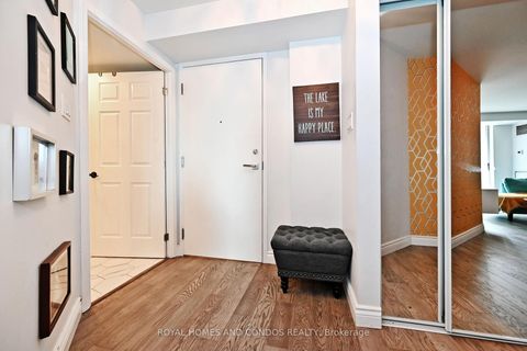 Photo 6 at 618 - 230 Queens Quay W, Waterfront Communities C1, Toronto