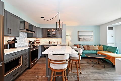 Photo 9 at 618 - 230 Queens Quay W, Waterfront Communities C1, Toronto