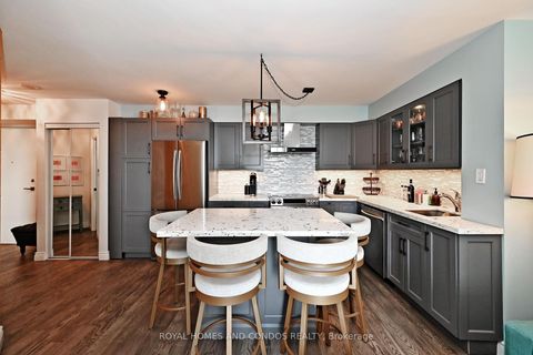 Photo 15 at 618 - 230 Queens Quay W, Waterfront Communities C1, Toronto