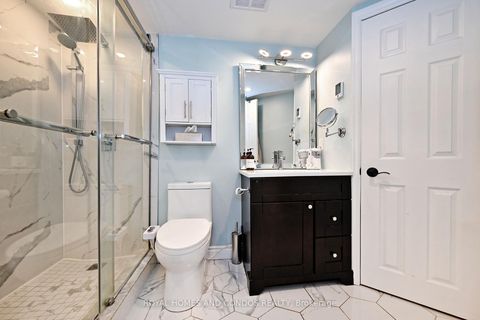 Photo 38 at 618 - 230 Queens Quay W, Waterfront Communities C1, Toronto