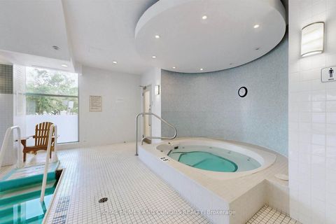 Photo 43 at 618 - 230 Queens Quay W, Waterfront Communities C1, Toronto
