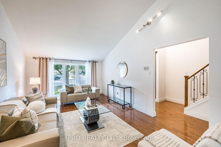 Photo 5 at 16 Ackrow Court, West Deane, Toronto