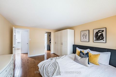 Photo 25 at 16 Ackrow Court, West Deane, Toronto