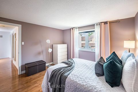 Photo 32 at 16 Ackrow Court, West Deane, Toronto