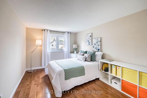 Photo 33 at 16 Ackrow Court, West Deane, Toronto