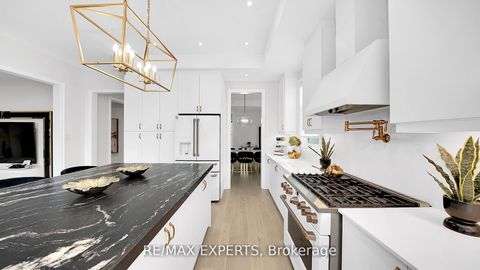 Photo 10 at 89 Rosshaven Crescent, Vellore Village, Vaughan