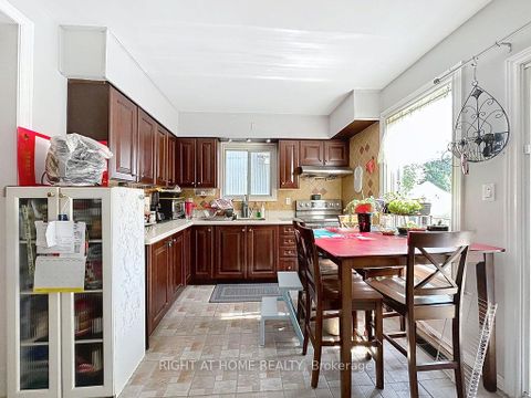 Photo 7 at 132 Bellwoods Avenue, Bellwoods, Toronto