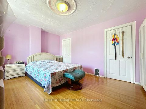 Photo 10 at 132 Bellwoods Avenue, Bellwoods, Toronto