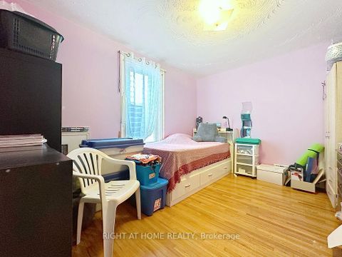 Photo 12 at 132 Bellwoods Avenue, Bellwoods, Toronto