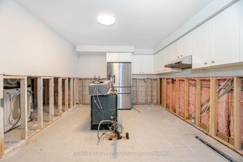 Photo 8 at 33 Pringdale Gardens Circle S, Eglinton East, Toronto