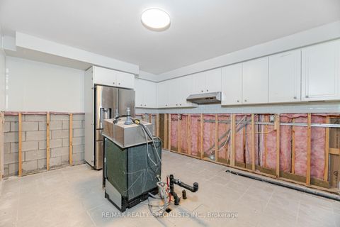 Photo 10 at 33 Pringdale Gardens Circle S, Eglinton East, Toronto