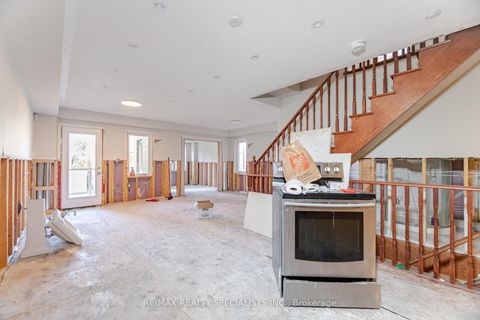Photo 13 at 33 Pringdale Gardens Circle S, Eglinton East, Toronto
