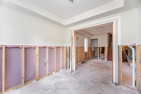 Photo 19 at 33 Pringdale Gardens Circle S, Eglinton East, Toronto