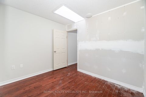 Photo 27 at 33 Pringdale Gardens Circle S, Eglinton East, Toronto