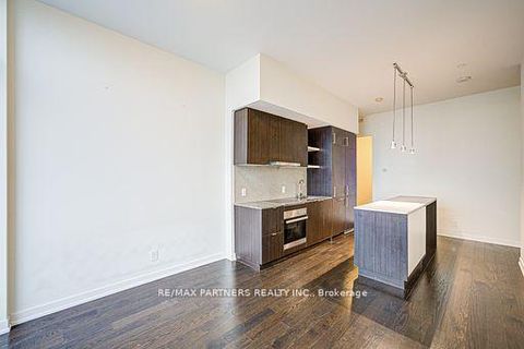 Photo 5 at 6805 - 100 Harbour Street, Waterfront Communities C1, Toronto