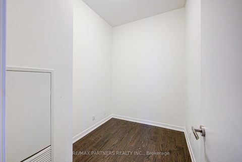 Photo 14 at 6805 - 100 Harbour Street, Waterfront Communities C1, Toronto
