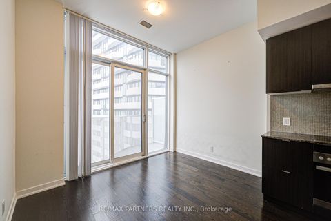 Photo 15 at 6805 - 100 Harbour Street, Waterfront Communities C1, Toronto