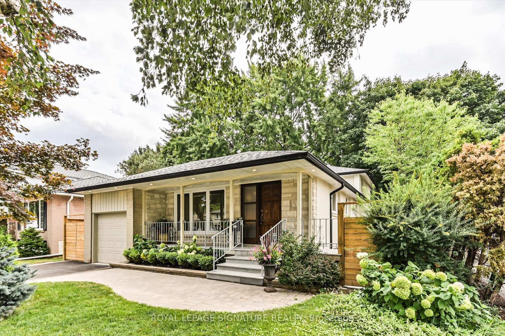 113 Carsbrooke Road, Etobicoke West Mall, Toronto by Loree Meneguzzi Real Estate 113 Carsbrooke Road, Etobicoke West Mall, Toronto