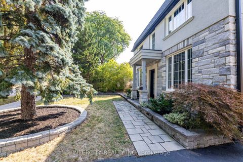 Photo 2 at 19 Marowyne Drive, Don Valley Village, Toronto