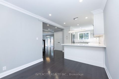 Photo 8 at 19 Marowyne Drive, Don Valley Village, Toronto