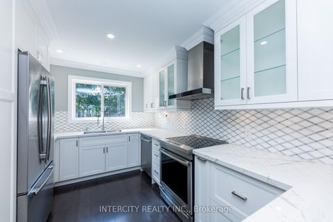 Photo 12 at 19 Marowyne Drive, Don Valley Village, Toronto