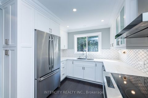 Photo 13 at 19 Marowyne Drive, Don Valley Village, Toronto