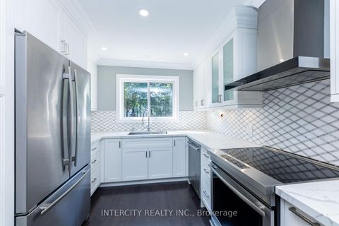 Photo 14 at 19 Marowyne Drive, Don Valley Village, Toronto